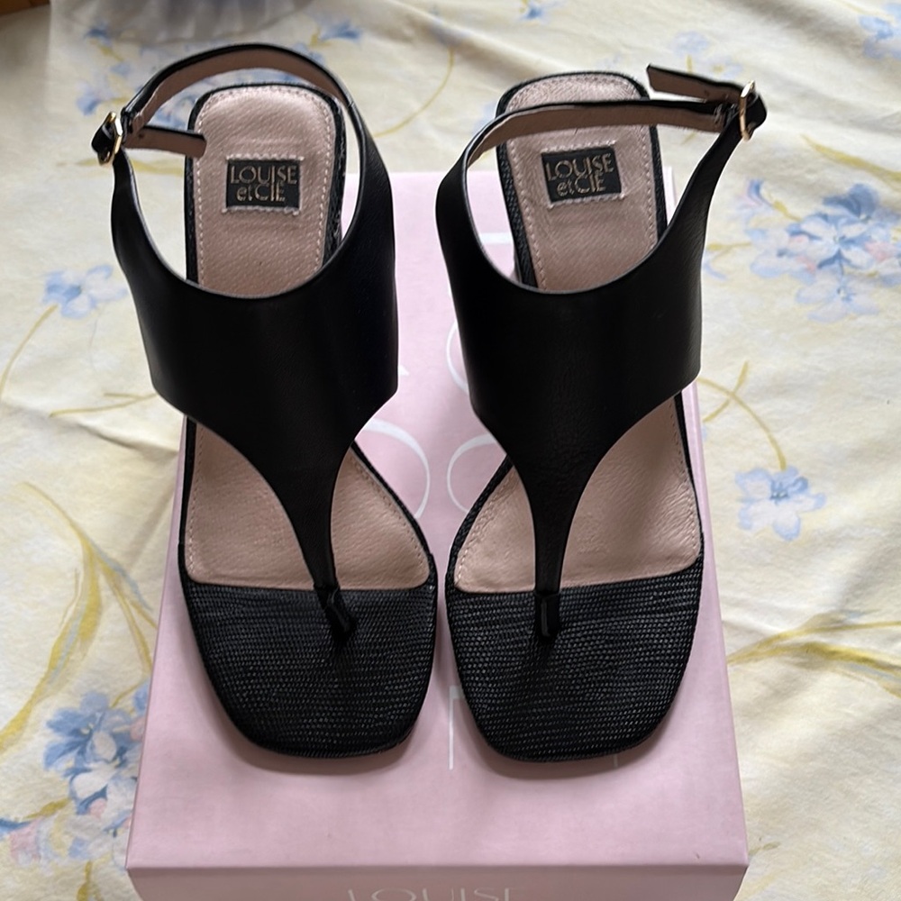 Louise et Cie Black T-Strap Sandals